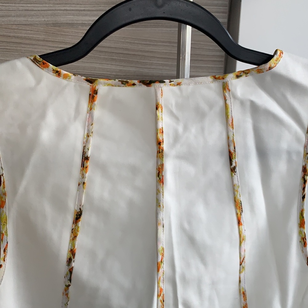 ✅ $10 ADD-ON ✅ Club Monaco white peplum sleeveless top ✅ $10 ADD-ON ✅ - Picture 4 of 10
